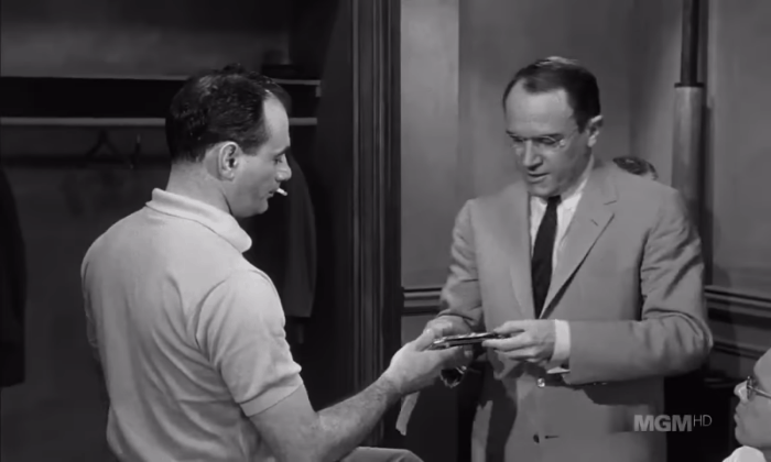 영화 역사상 올타임 레전드 불후의 명작, 12명의 성난 사람들(1957) 재투표 장면 .gif | 인스티즈