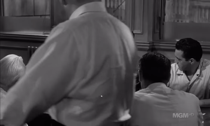 영화 역사상 올타임 레전드 불후의 명작, 12명의 성난 사람들(1957) 재투표 장면 .gif | 인스티즈