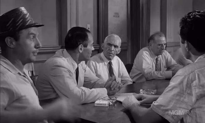 영화 역사상 올타임 레전드 불후의 명작, 12명의 성난 사람들(1957) 재투표 장면 .gif | 인스티즈
