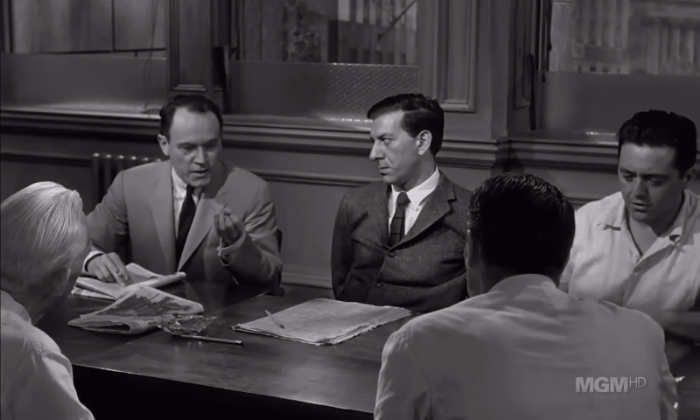 영화 역사상 올타임 레전드 불후의 명작, 12명의 성난 사람들(1957) 재투표 장면 .gif | 인스티즈