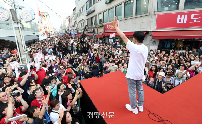 민주당 "댓글공작 리박스쿨 대표, 김문수 후보와 친분 있다고 말해···관계 밝혀야” | 인스티즈