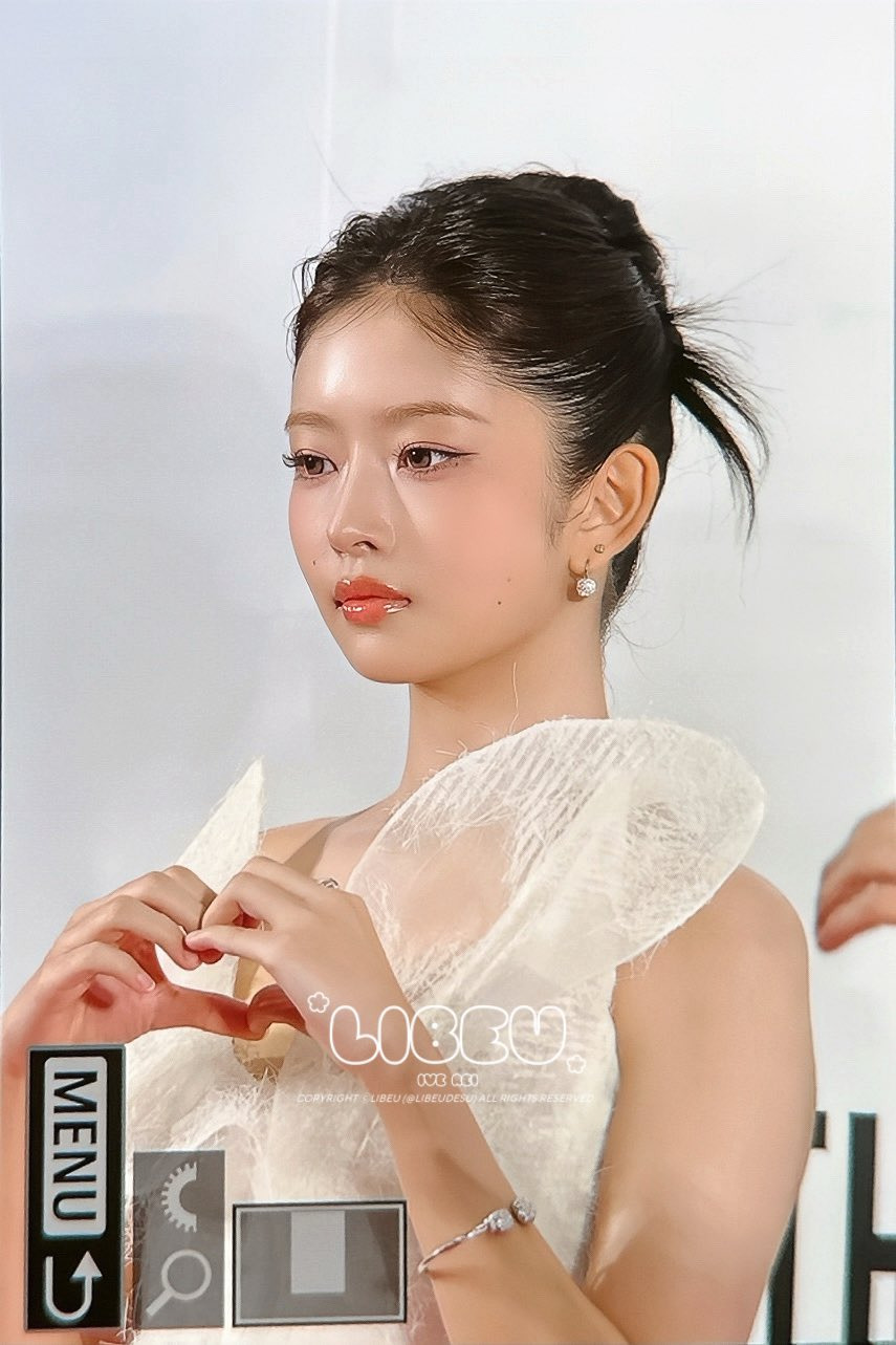 앞머리 까고 분위기 확 달라진 아이브 레이 | 인스티즈