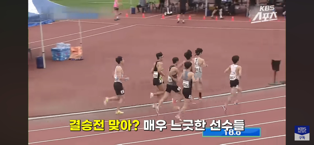 초등학생보다 못한 대충뛰는 3000m 장애물 남자 대학부 결승 경기 보고 빡친 윤여춘 | 인스티즈