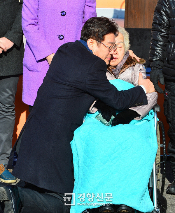 오늘자 어머니 생각에 눈물 흘리는 이재명 | 인스티즈