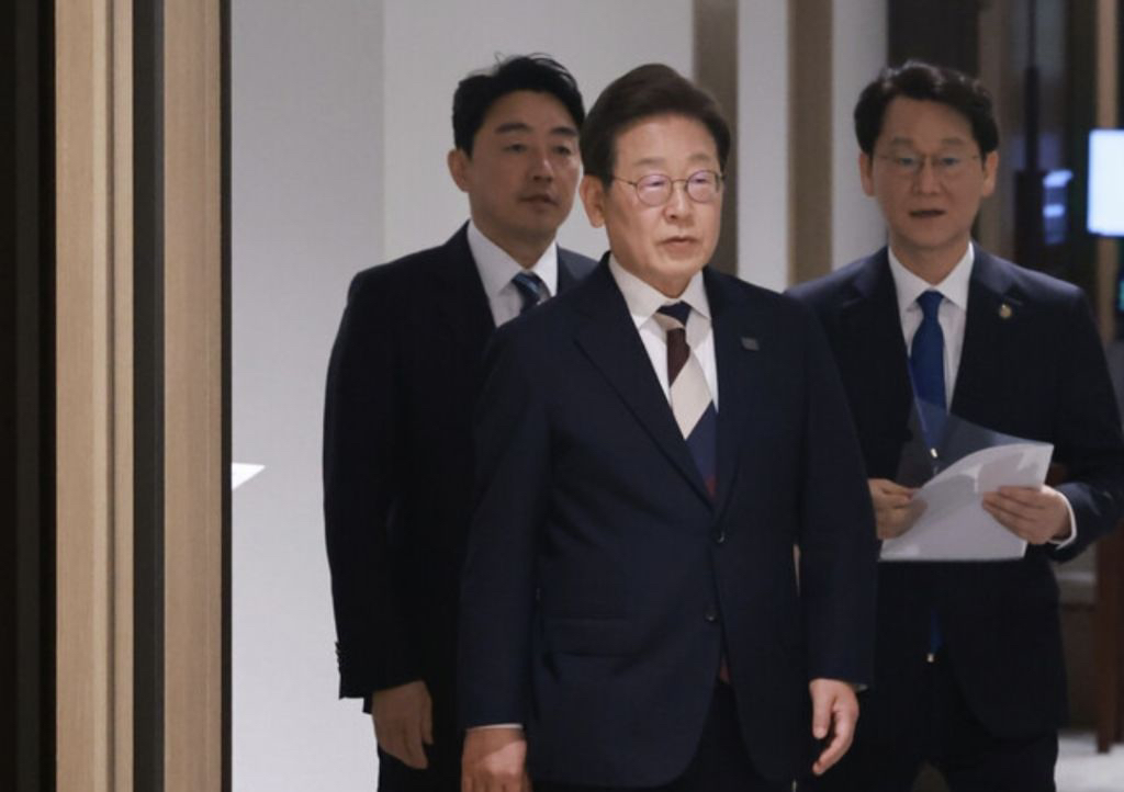 넋나간 이재명 비서실장 | 인스티즈