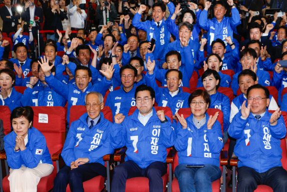 대선 결과대로 가면 내년 지방선거 '민주당 완승, 국민의힘 참패' | 인스티즈