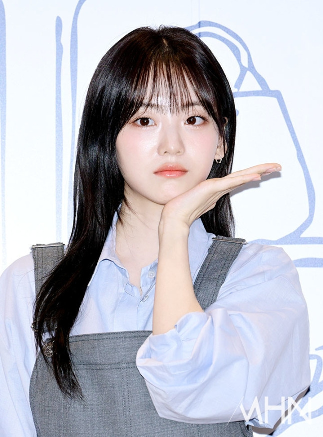 오늘자 롱샴 팝업 오픈 기념 포토월 배우 김세정, 이준영, 조이현.jpg | 인스티즈