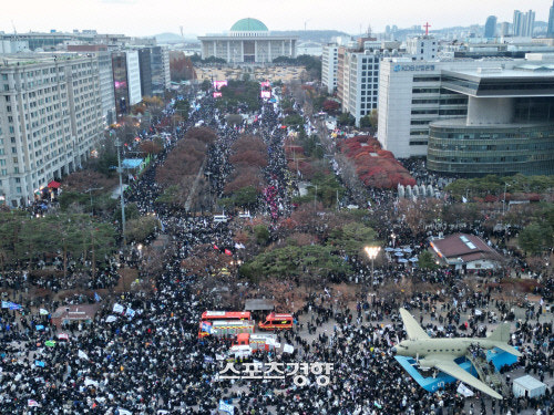 이 와중에 개고생했다고 토닥토닥 받아야 되는 사람들 | 인스티즈