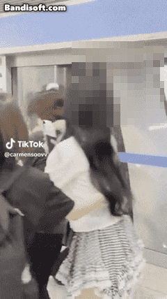 [영상] 아이돌과 부딪힌 시민 얼굴에 팔꿈치 가격…"왜 밀쳐" 경호 논란 | 인스티즈