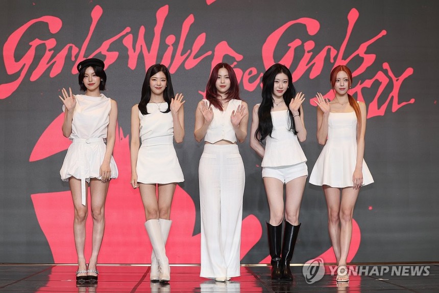 오늘 컴백하는 itzy 기자 간담회 기사사진 | 인스티즈