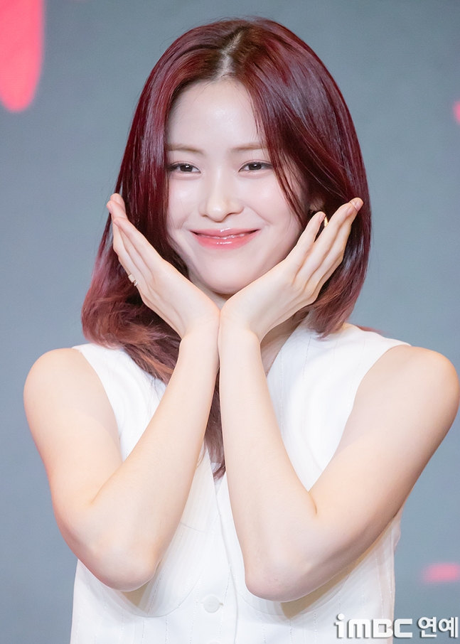 오늘 컴백하는 itzy 기자 간담회 기사사진 | 인스티즈