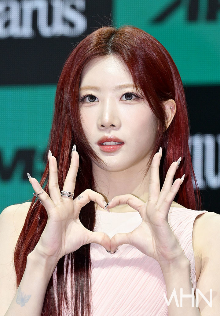실시간 쇼케이스중인 아르테미스.jpg | 인스티즈