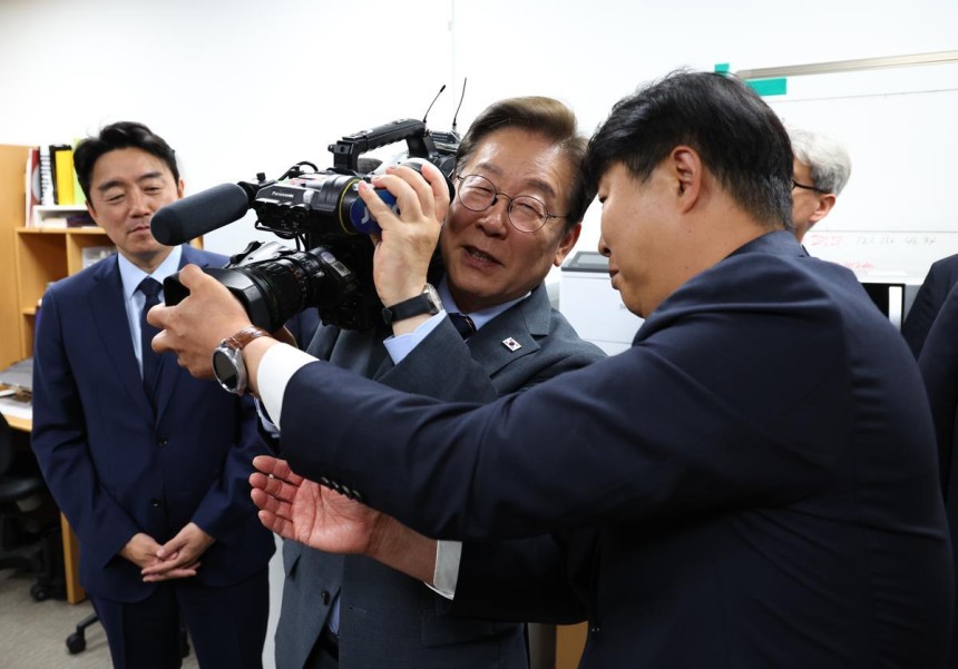 오늘자 (6.12) 강훈식 비서실장 모습.jpg | 인스티즈