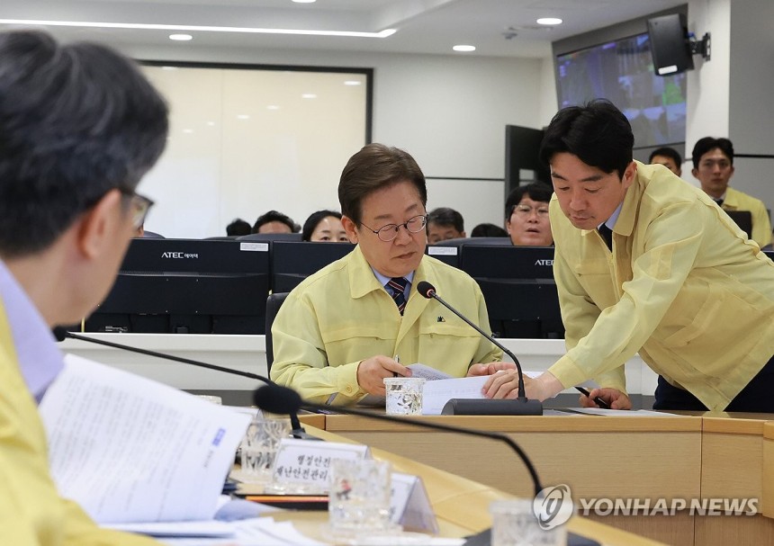  오늘자 (6.12) 강훈식 비서실장 모습.jpg1