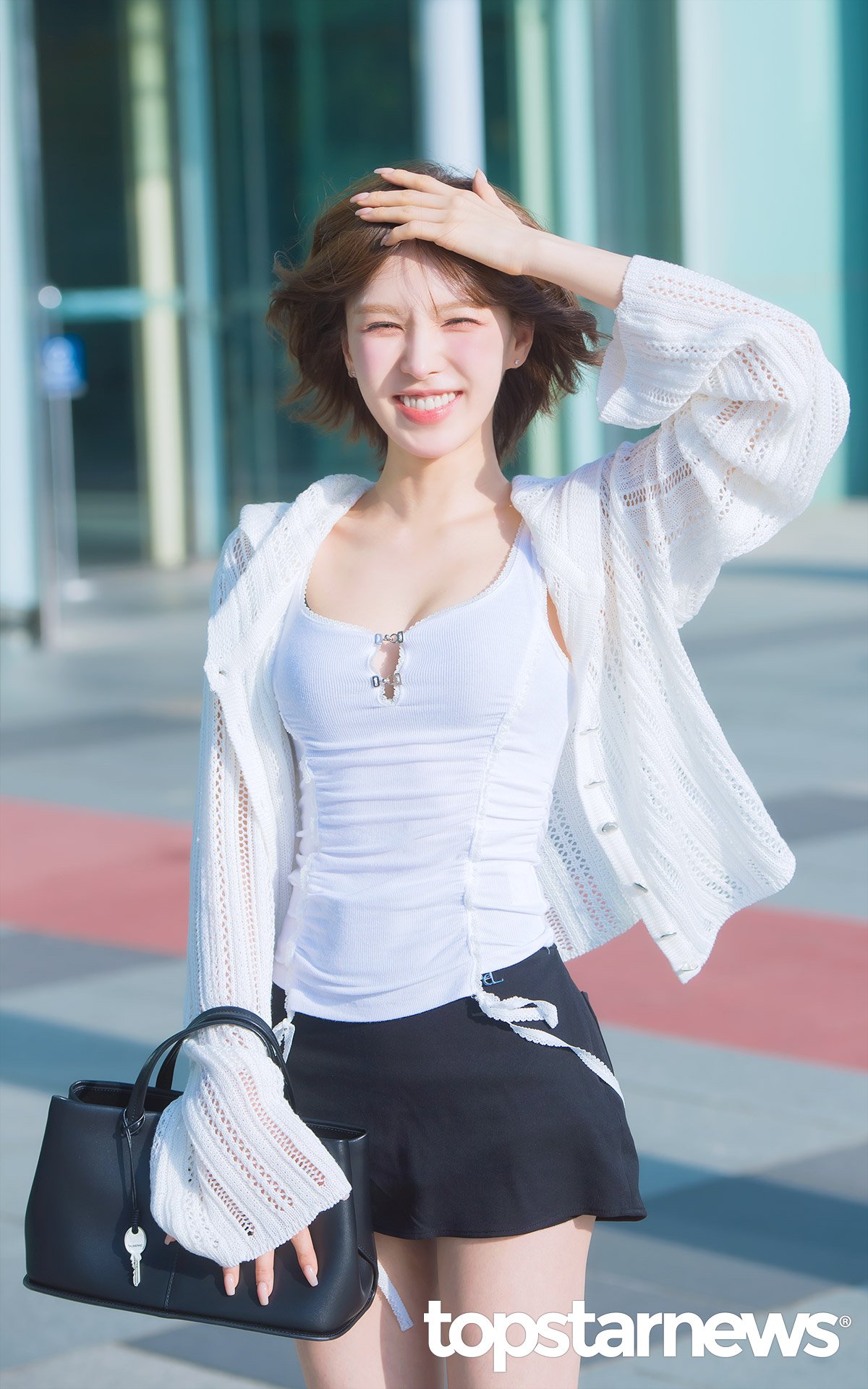 어제자 레전드 찍은 레드벨벳 웬디 출근길.jpg1