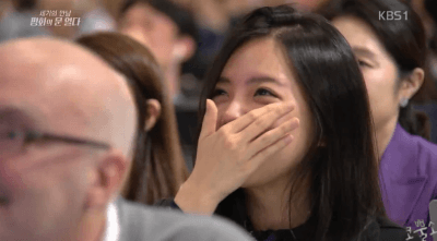 문재인-김정은 포옹장면을 본 기자들 반응.gif | 인스티즈