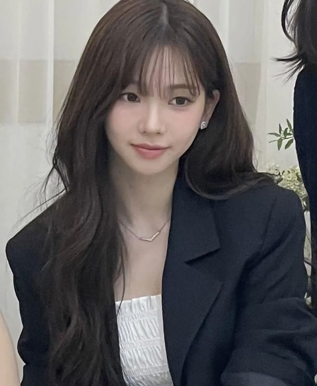 오늘자 친언니 결혼식에 간 카리나 실물