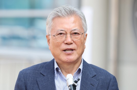 '뇌물수수 혐의' 문재인 전 대통령, 17일 첫 재판 | 인스티즈