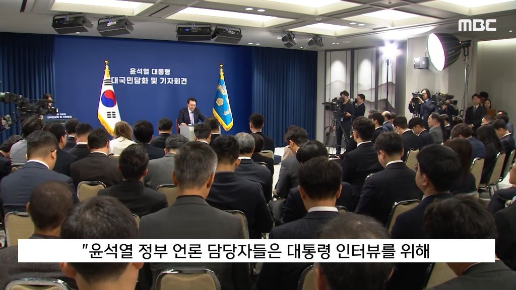 '尹대통령실'의 인터뷰 조건"탈레반이네" 외신 '절레' | 인스티즈