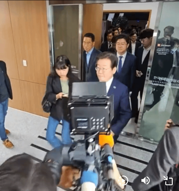 이재명이 무의식적으로 자주 하는 행동 | 인스티즈