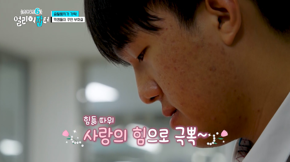 개신기한 병아리 꿈틀대면서 부화하는 모습...jpg | 인스티즈