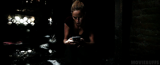 연락이 안되는 아빠가 걱정되서 집에 가봤더니 강아지가 지하실을 계속 응시하길래...gif | 인스티즈