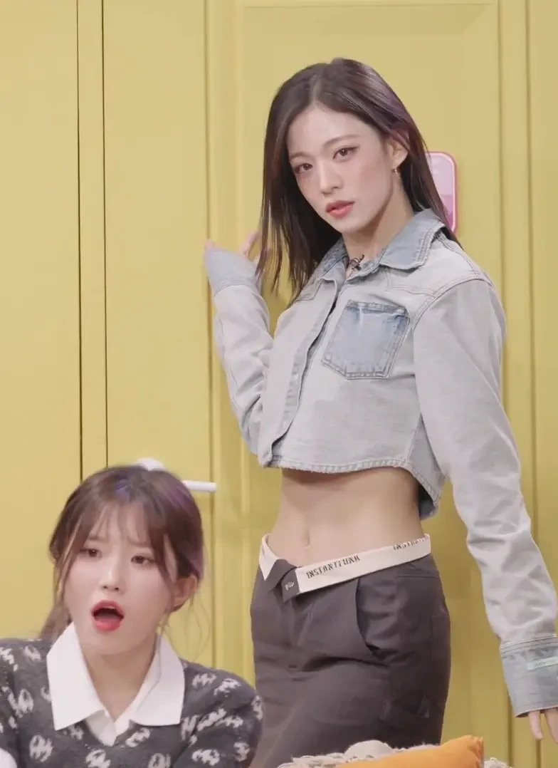 은근 섹시 하다는 후로미스나인 이채영 몸매.jpgif | 인스티즈