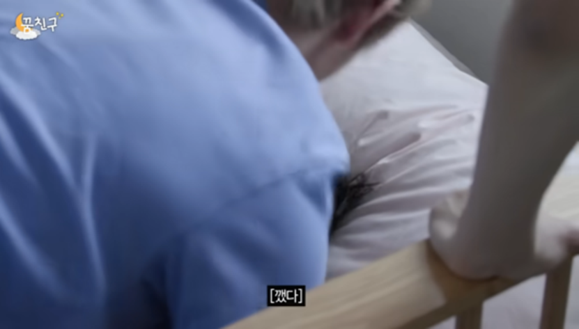 애기가 먹다 뱉는 거 자연스럽게 손으로 받는 남돌 | 인스티즈