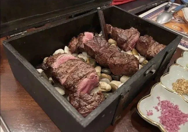 뭔 창고 같이 생겨선 고기집이라고 ㅋㅋ | 인스티즈