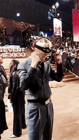 머리 망가지는거 신경 안쓰고 팬썹해주는 티모시 샬라메 gif | 인스티즈