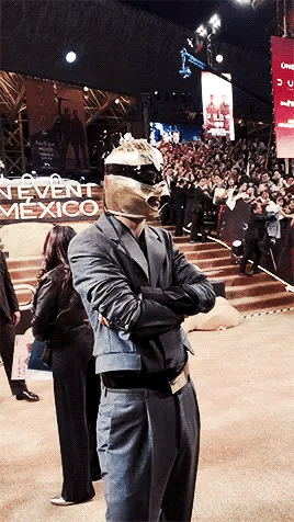 머리 망가지는거 신경 안쓰고 팬썹해주는 티모시 샬라메 gif | 인스티즈