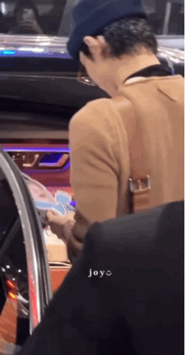 태국공항에서 포착된 배우 이수혁 | 인스티즈