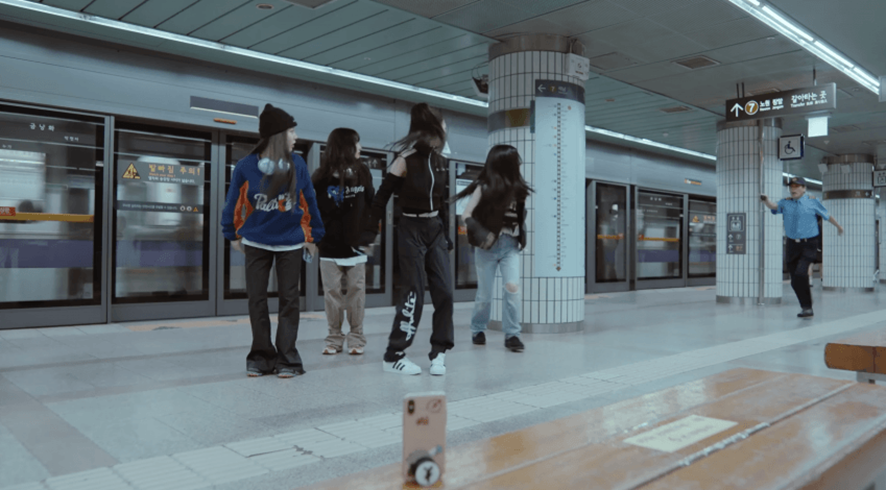 이쯤이면 지하철 엠버서더 줘야 할 것 같은 소속사 뚝심 | 인스티즈