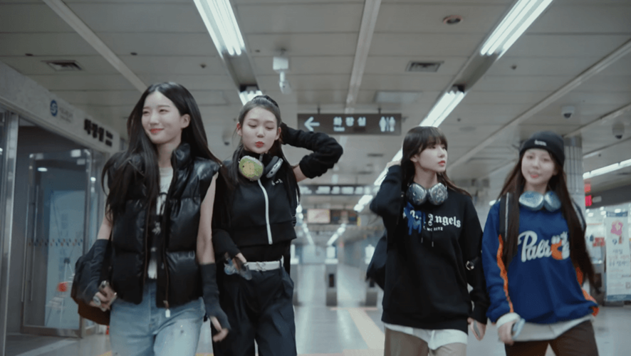 이쯤이면 지하철 엠버서더 줘야 할 것 같은 소속사 뚝심 | 인스티즈