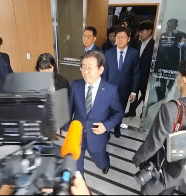 이재명 본인이 무의식적으로 하는 습관 두가지 | 인스티즈