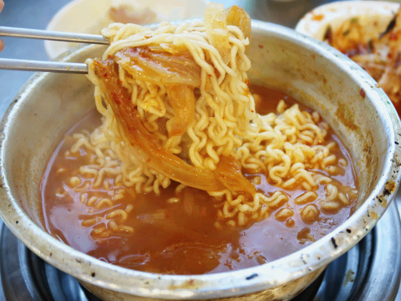 짱맛 김치찌개+라면사리 조합.gif | 인스티즈