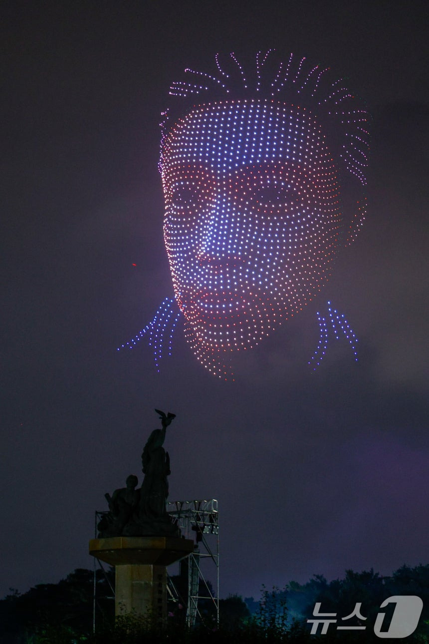 국회 상공에 뜬 안중근 의사 - 인스티즈(instiz) 이슈 카테고리