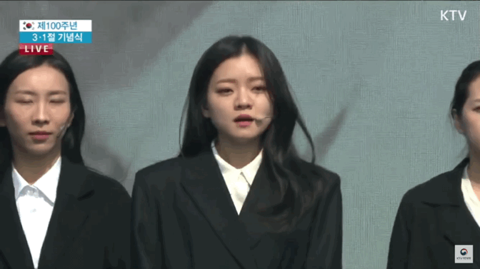 3·1절 기념식에서 '아리랑' 합창한 고아성과 항거 배우들.gif | 인스티즈