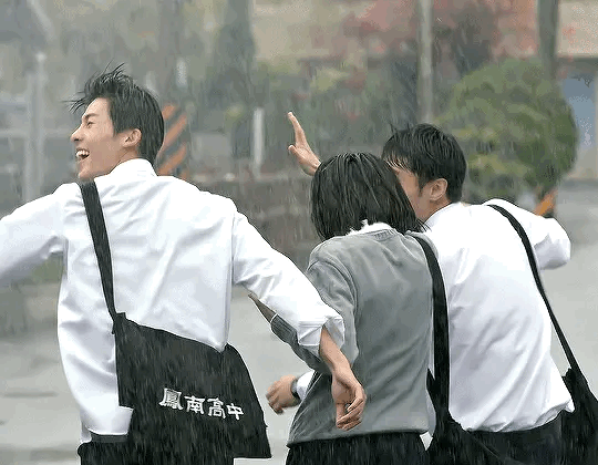 같이 비 맞아주는 사람 vs 비 막아주는 사람 | 인스티즈