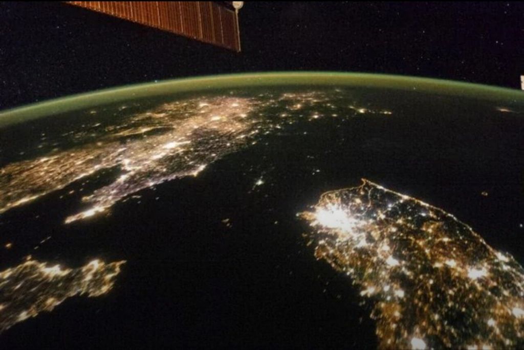 우주정거장에서 본 남북한 위성사진 | 인스티즈