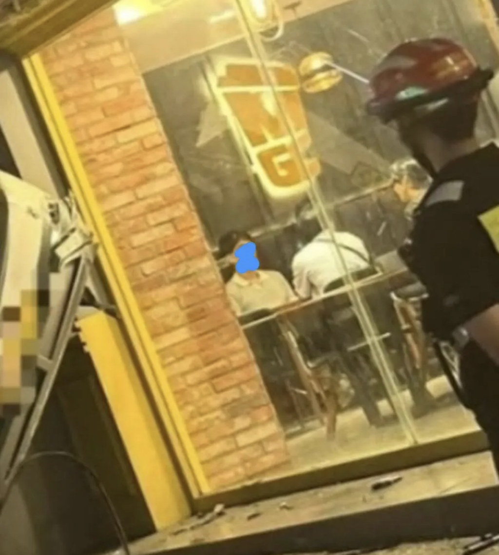 어제자 홍대 메가커피 근황 | 인스티즈