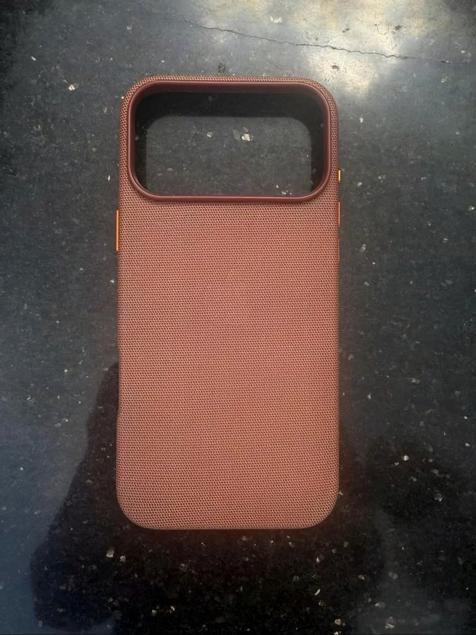 찐으로 유출된 아이폰 17 정품 케이스 실물.JPG | 인스티즈