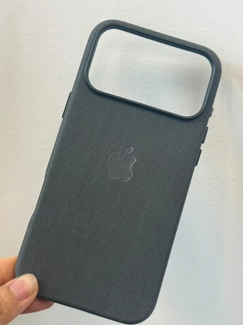 찐으로 유출된 아이폰 17 정품 케이스 실물.JPG | 인스티즈