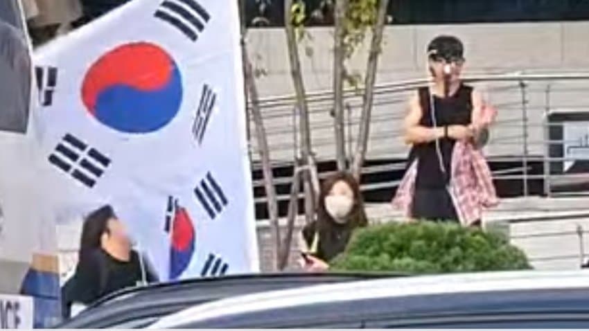 2찍들 시위 성조기 버림..... | 인스티즈