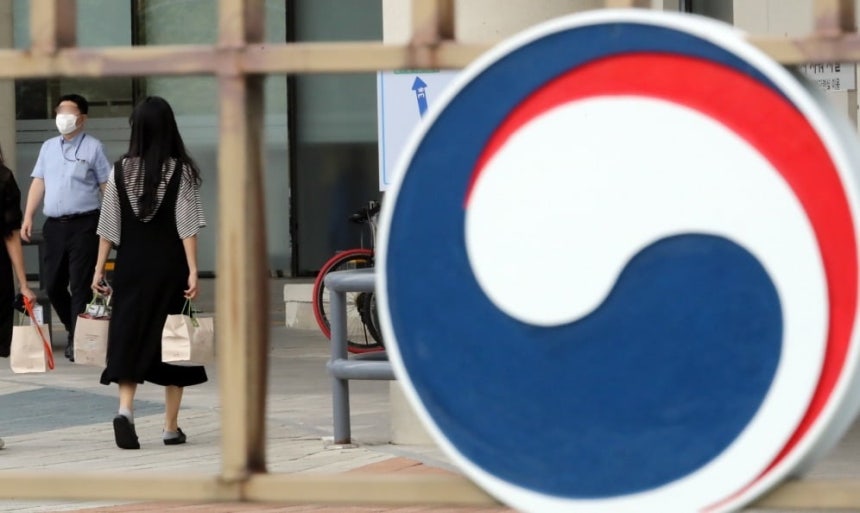 "'노동절' 세 글자만 넣으면"…'근로자의날' 쉬고 싶다는 공무원 | 인스티즈