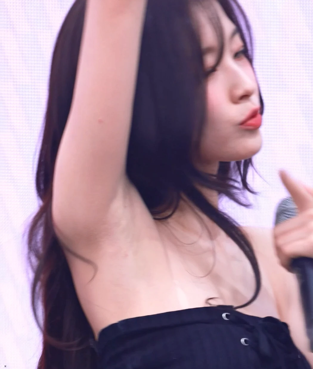 99% 확률로 흑어공주 겨드랑이 | 인스티즈