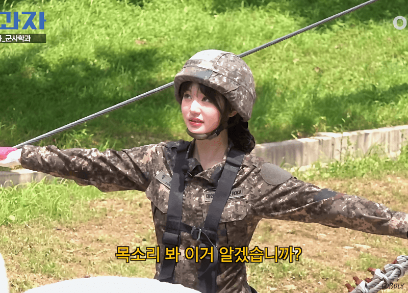 장원영 때문에 웃참하는 조교 | 인스티즈