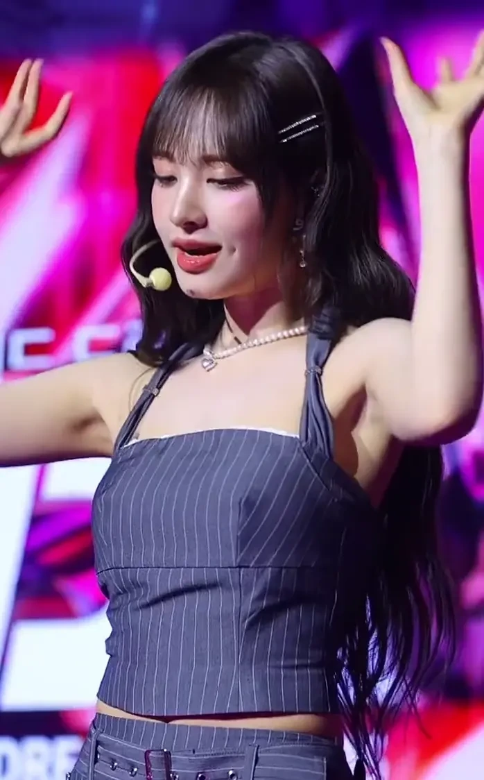 99% 확률로 흑어공주 겨드랑이 | 인스티즈