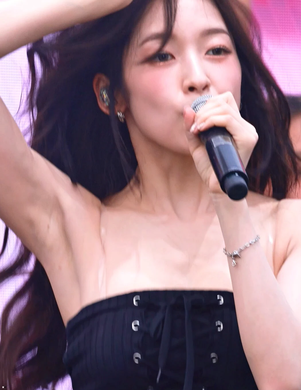 99% 확률로 흑어공주 겨드랑이 | 인스티즈