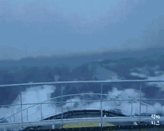 집채만 한 파도.gif | 인스티즈